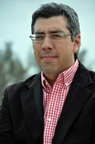 CARLOS ROBLES 
