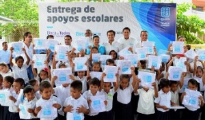 FOTO ENTREGA UNIFORMES 02