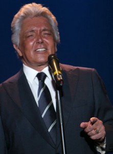 Alberto Vazquez celebrara 50 años como Cantante