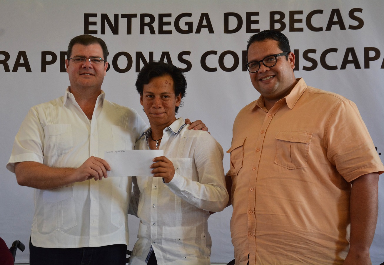 07NOV17 ENTREGA BECAS ESTATALES CECATI 42 V (16)