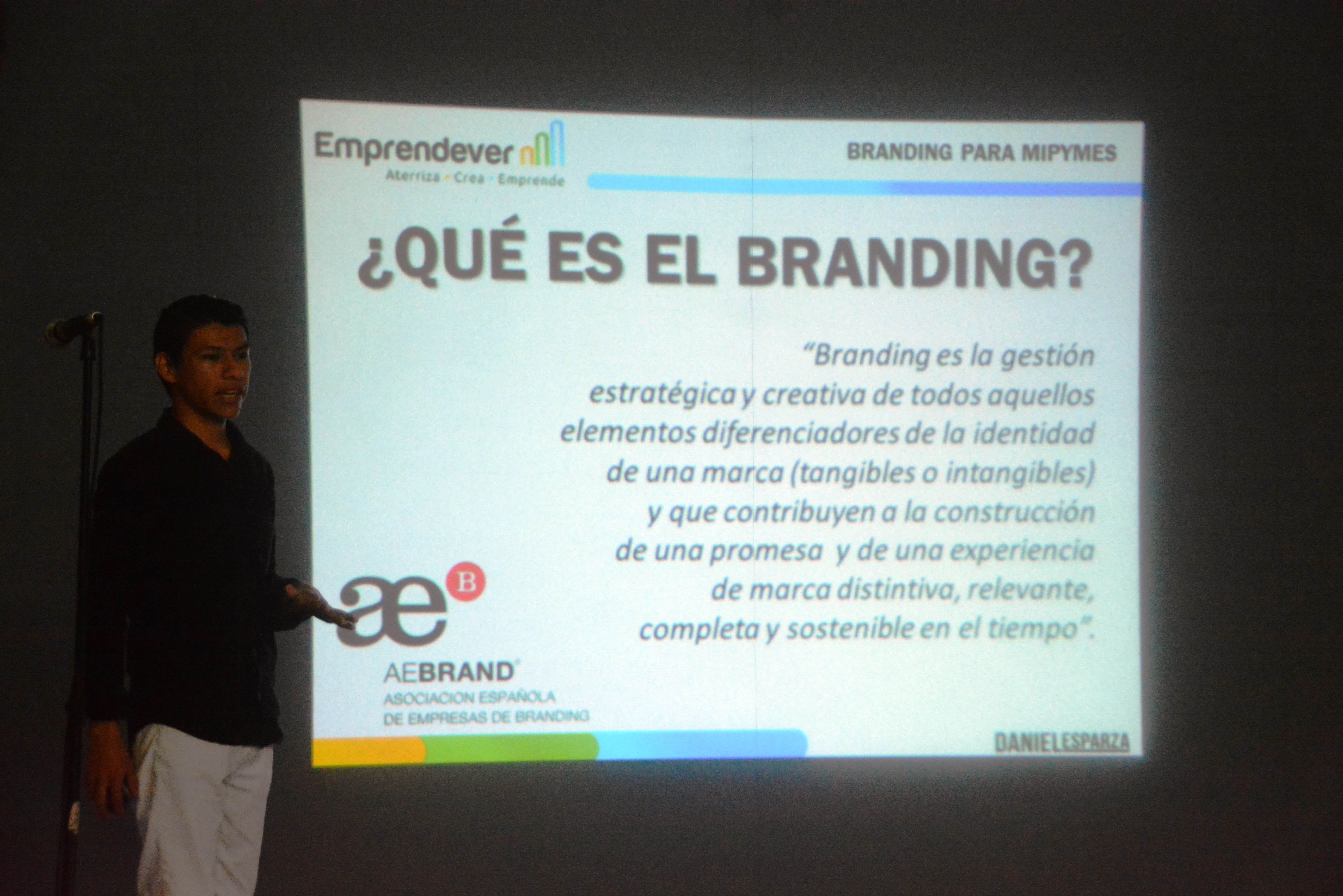 09Nov17 Taller Branding para PYME Jair M (10)