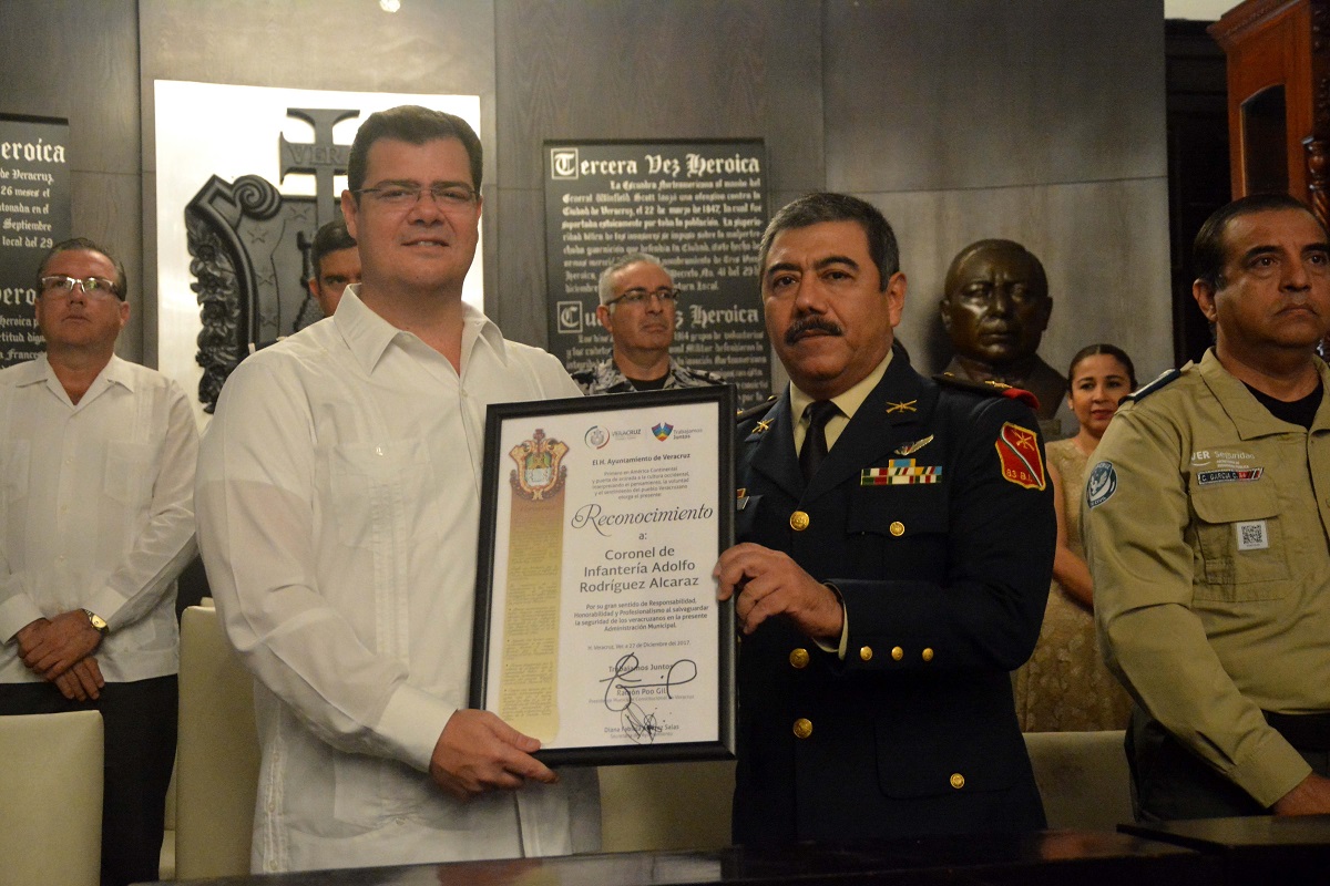 27DIC17 Reconocimiento Mandos Seguridad Glo Herrera (252)