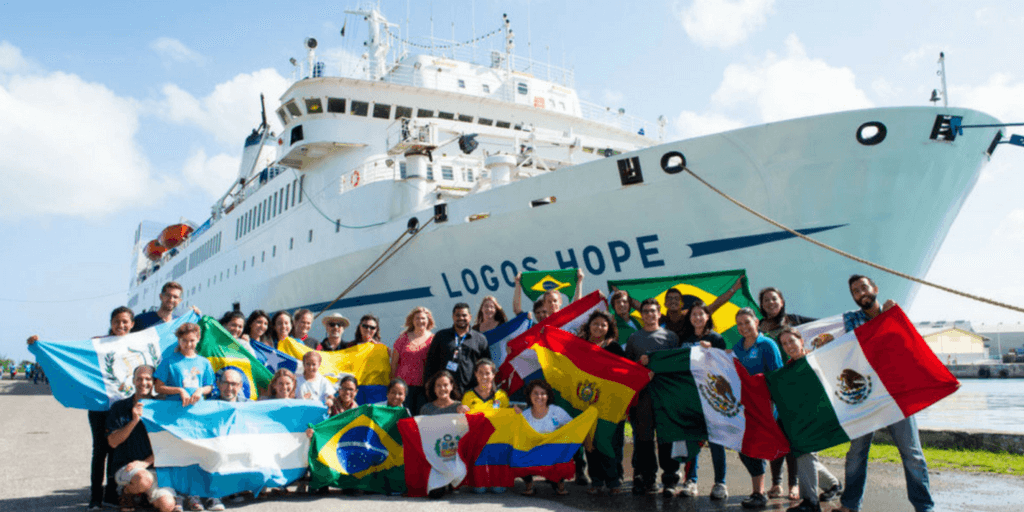 Logos-Hope-en-Santa-Marta