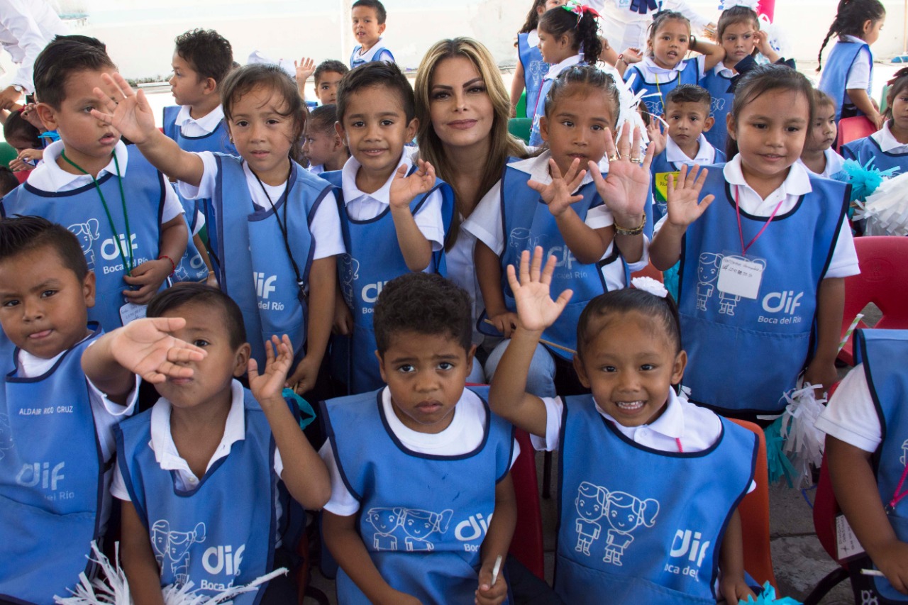 Entrega DIF Uniformes 05