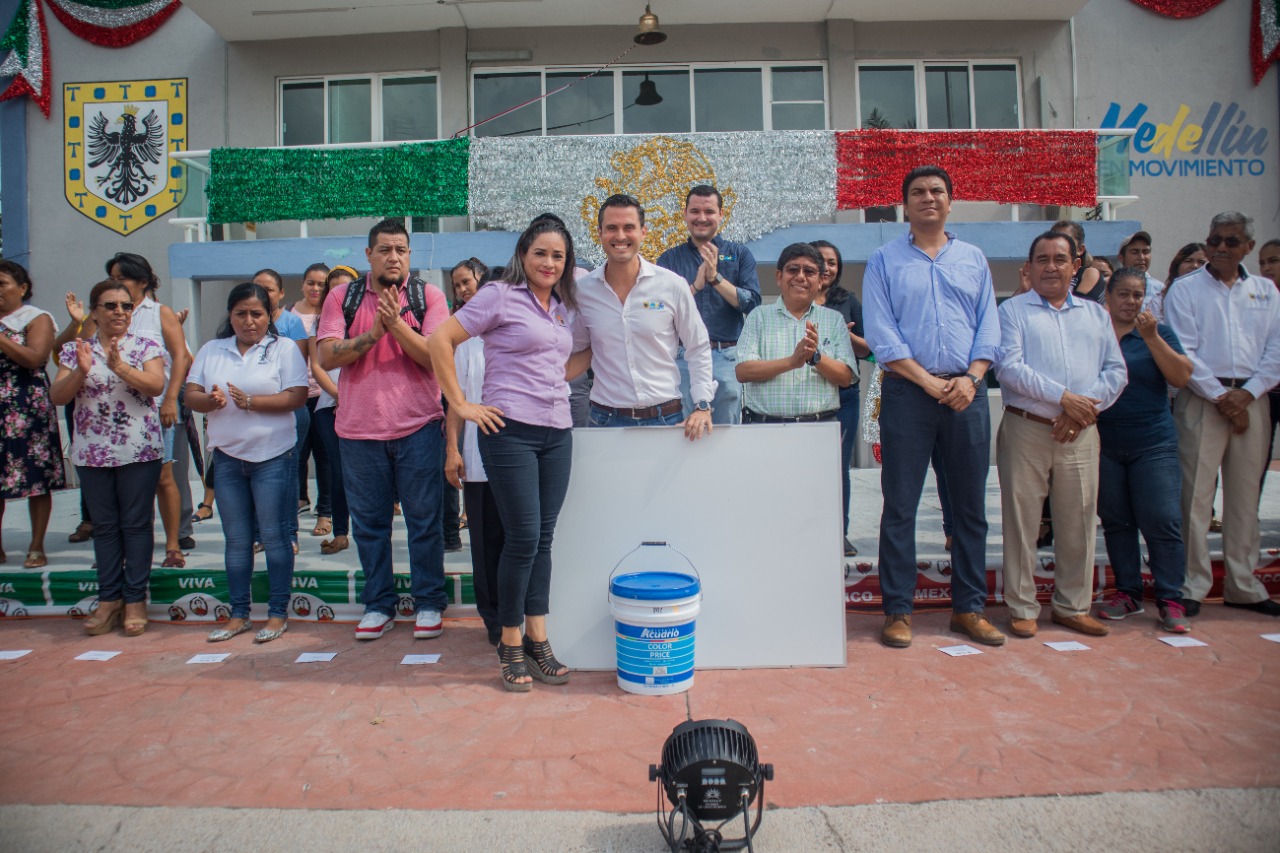 Entrega de Material para Instituciones Educativas.JPEG (2)