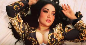 Mya-“La-Dama-De-Negro”-cuenta-la-historia-de-un-“Amor-Ilegal”